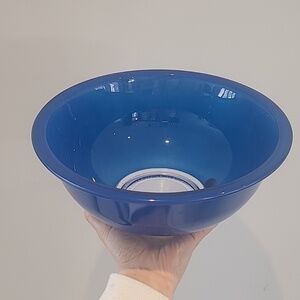 Vintage Pyrex 2.5L clear bottom blue mixing bowl